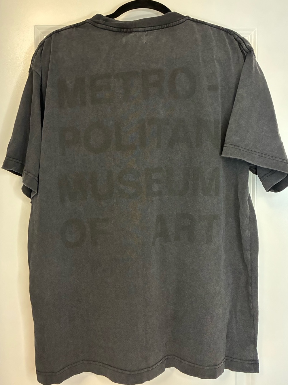 PacSun The Met Museum of Art gray t-shirt with faded text reading 'METROPOLITAN